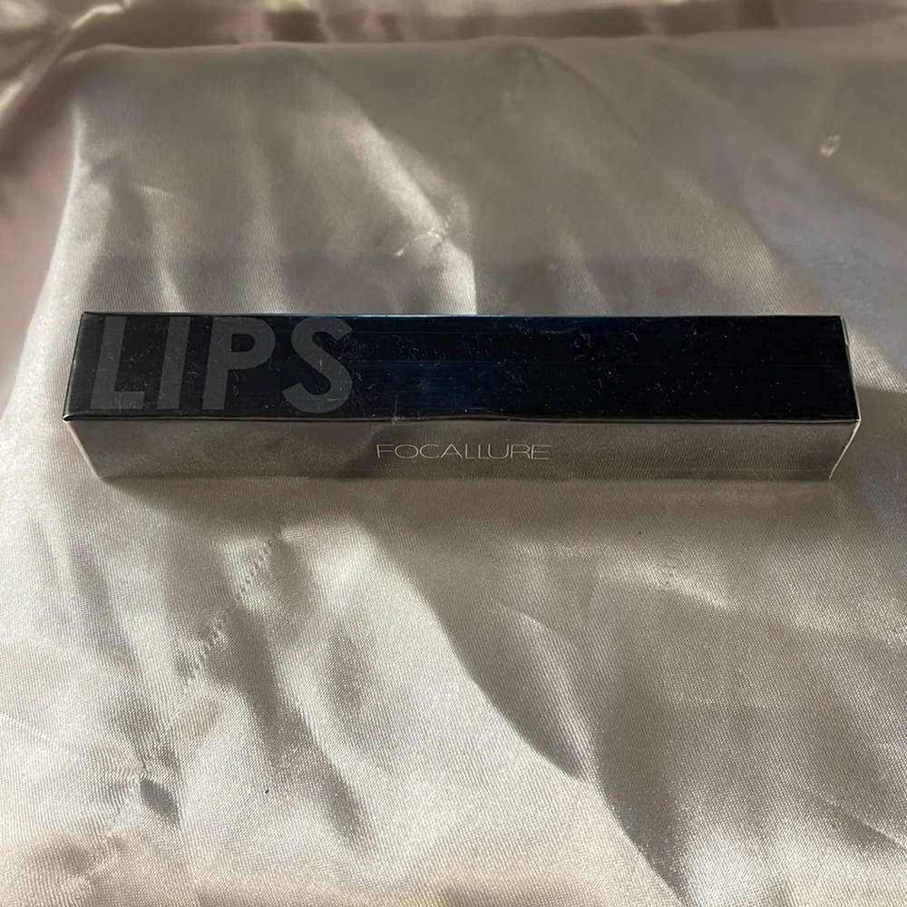 Focallure “Lips” #12 Rose Valet